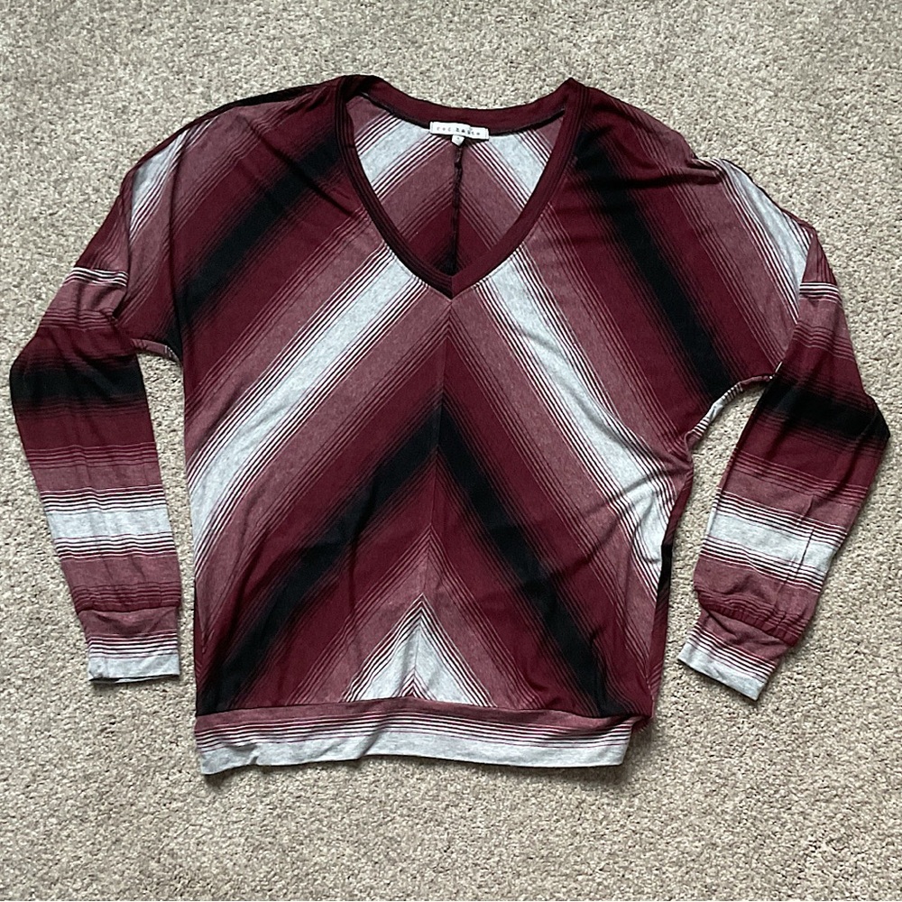 🎉Red Haute V-Neck Knit Top, Women’s Size Med, Burgundy/Black/Grey - EVEREVE